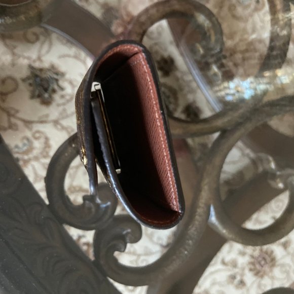 Louis Vuitton 6 Key Holder in Monogram - Picture 5 of 12